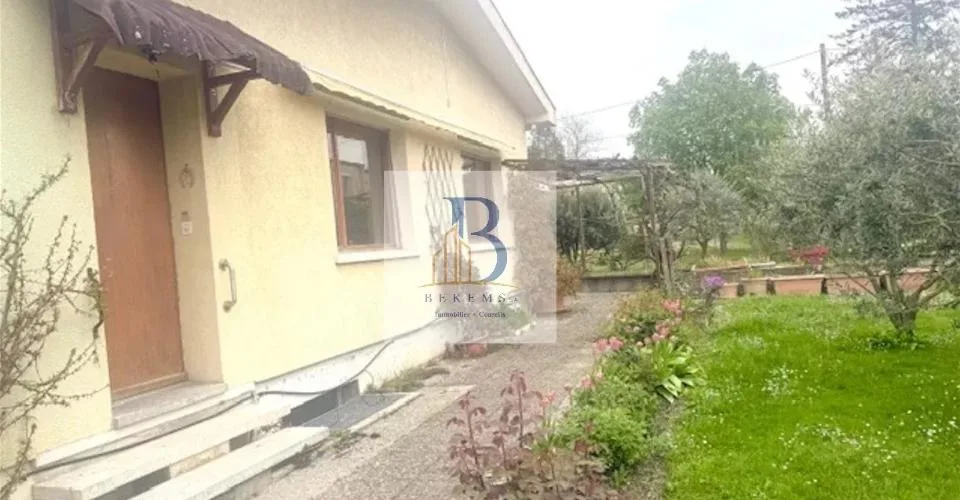 Exclusivité - A rénover - Villa composée de deux appartements