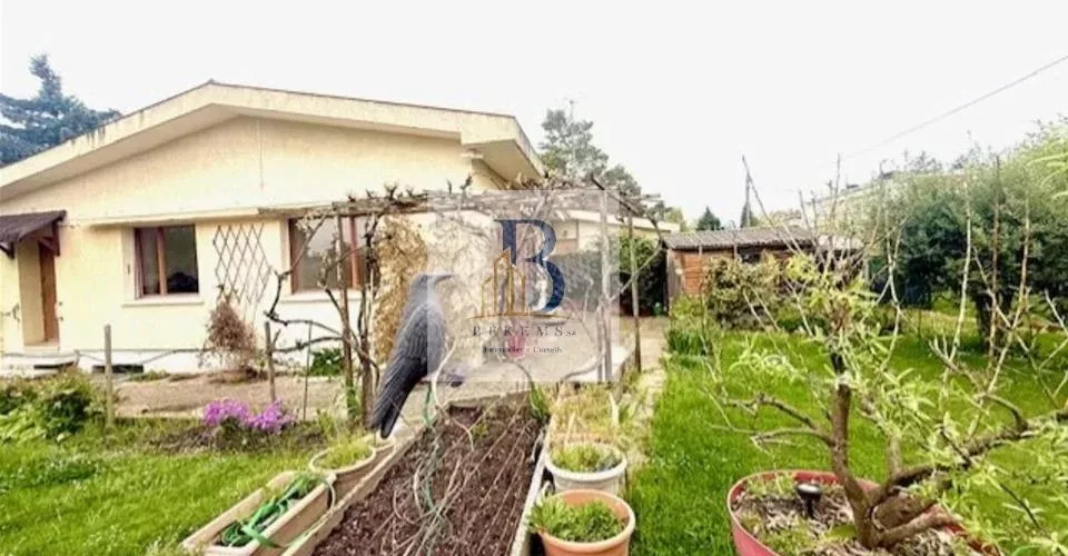 Exclusivité - A rénover - Villa composée de deux appartements
