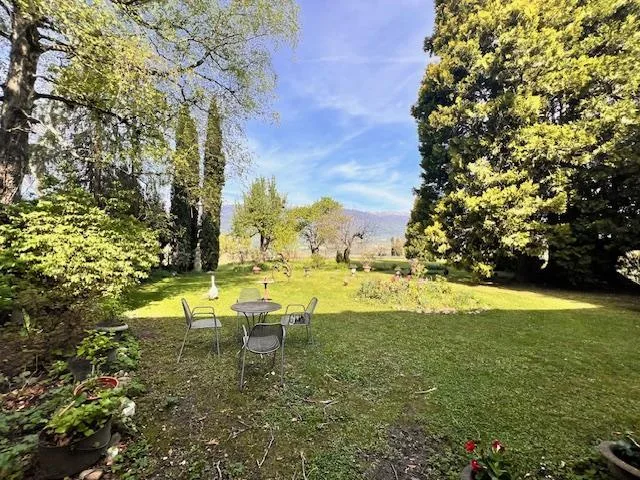 Grande maison villageoise en viager dans la campagne genevoise de Satigny