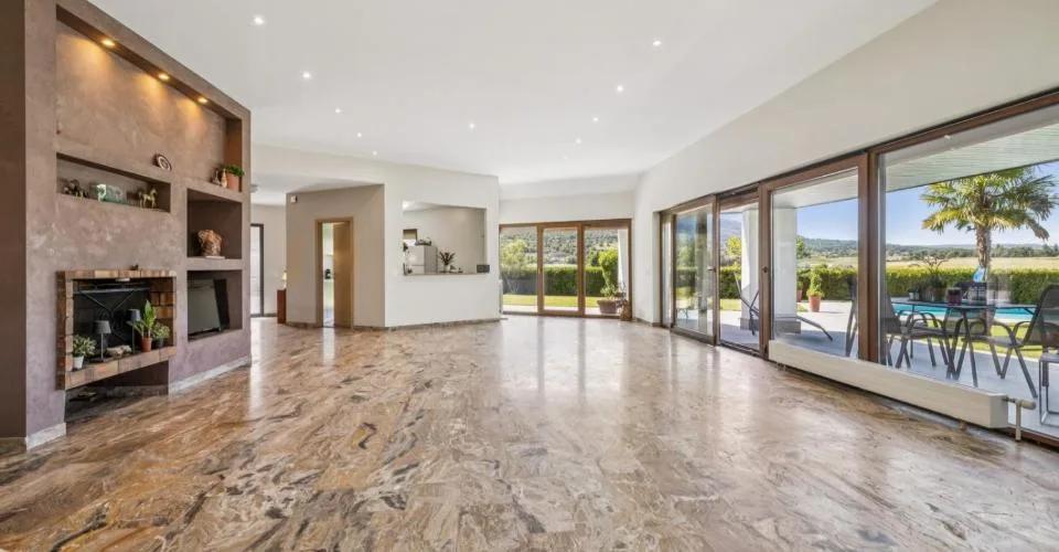 Villa d'architecte avec piscine et vue panoramique sur le Salève