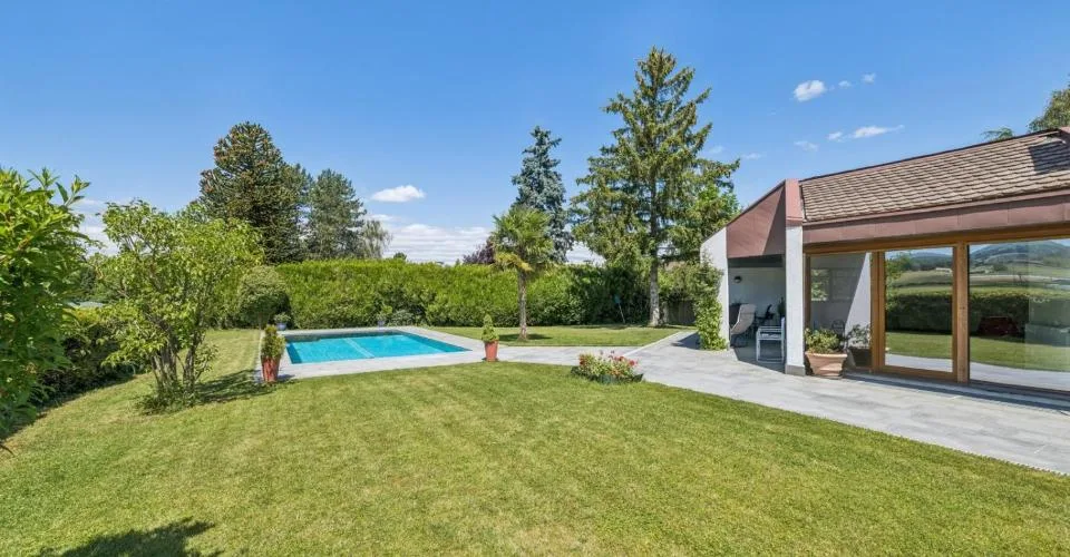 Villa d'architecte avec piscine et vue panoramique sur le Salève