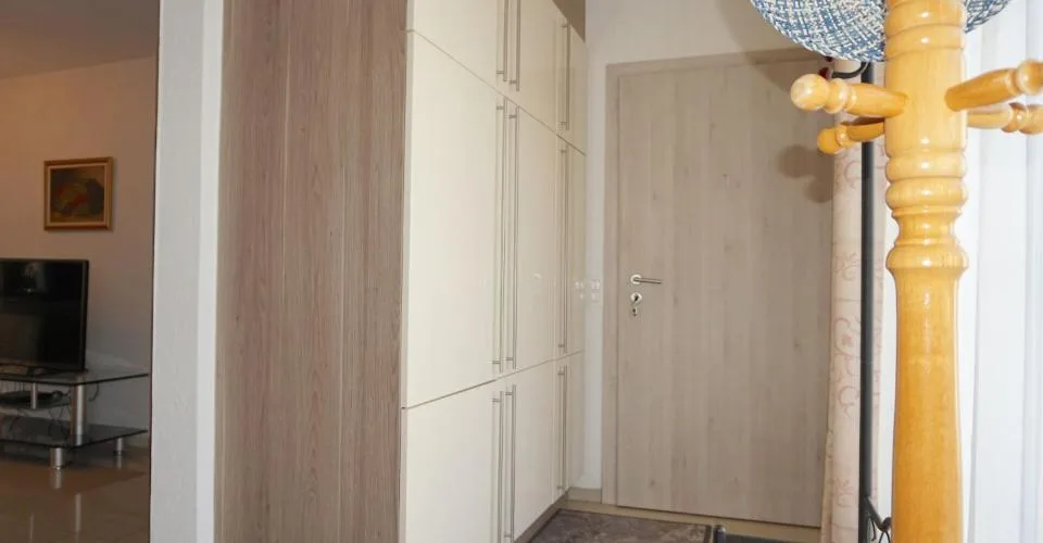 ARI-262 - Magnifique rez-de-jardin de 5,5 pièces dans une maison de standing à 2 logements