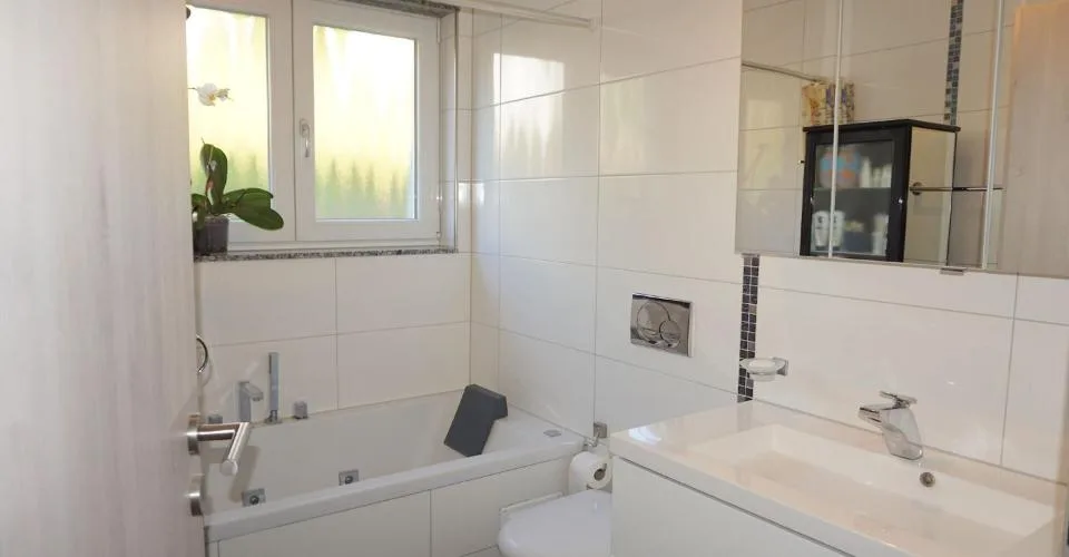 ARI-262 - Magnifique rez-de-jardin de 5,5 pièces dans une maison de standing à 2 logements