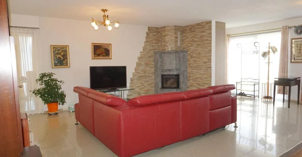 ARI-262 - Magnifique rez-de-jardin de 5,5 pièces dans une maison de standing à 2 logements