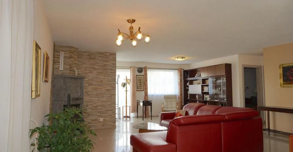 ARI-262 - Magnifique rez-de-jardin de 5,5 pièces dans une maison de standing à 2 logements