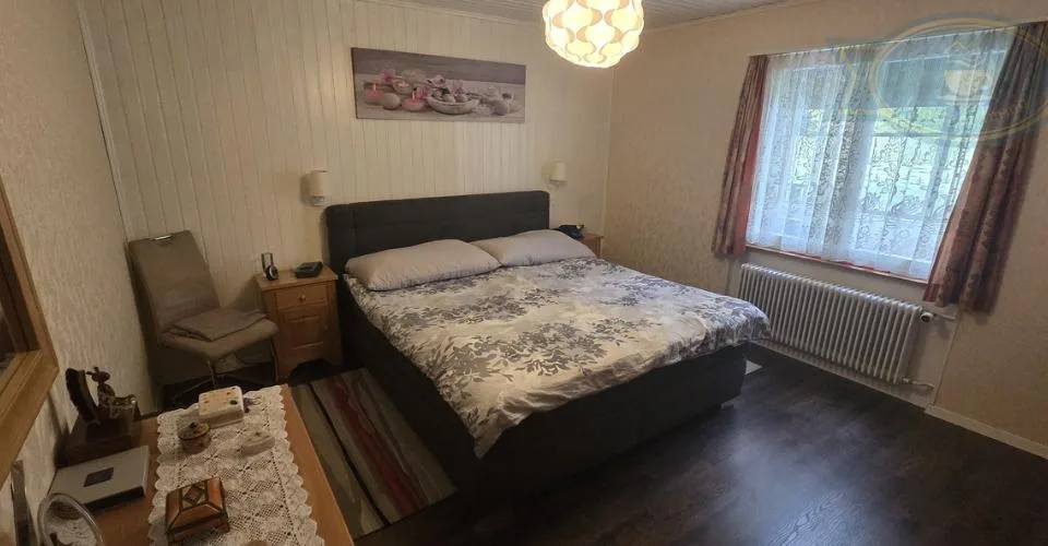 Maison spacieuse avec vue dégagée et grand terrain à Coeuve – Foto 7 von 13
