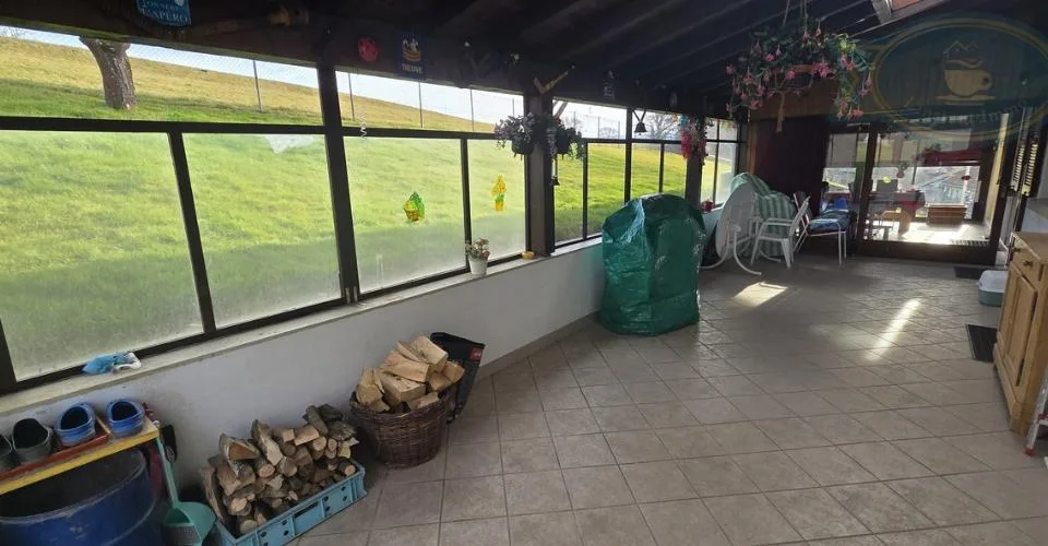 Maison spacieuse avec vue dégagée et grand terrain à Coeuve – Foto 4 von 13