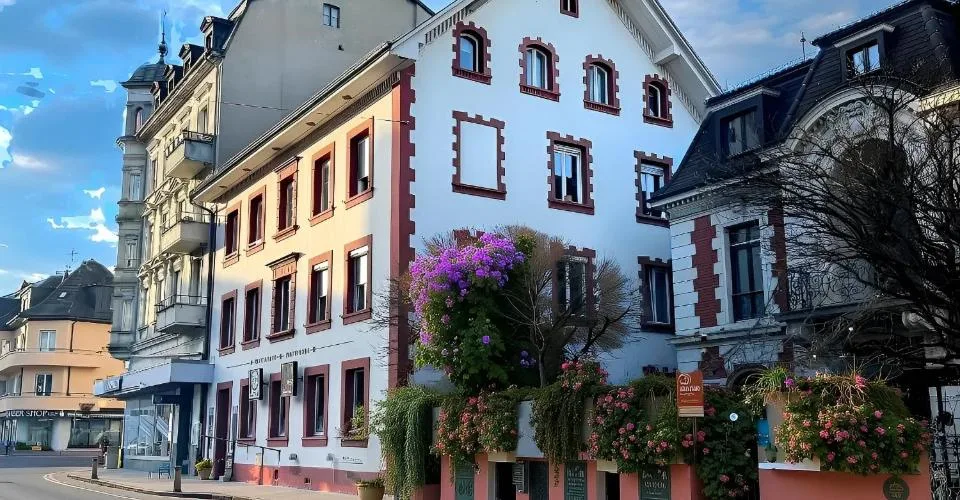 Immeuble mixte de rendement avec restaurant et 6 appartements