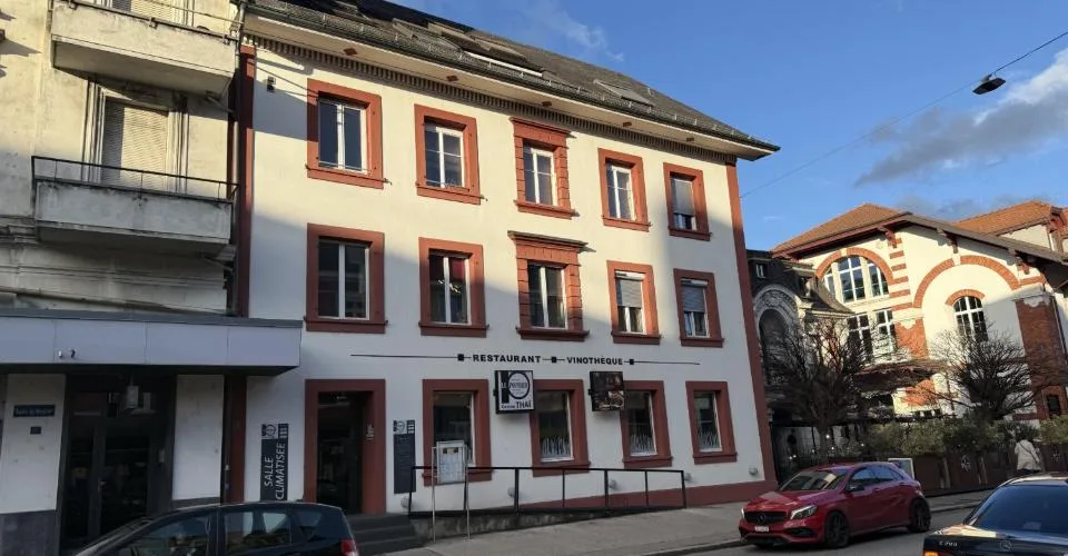 Immeuble mixte de rendement avec restaurant et 6 appartements