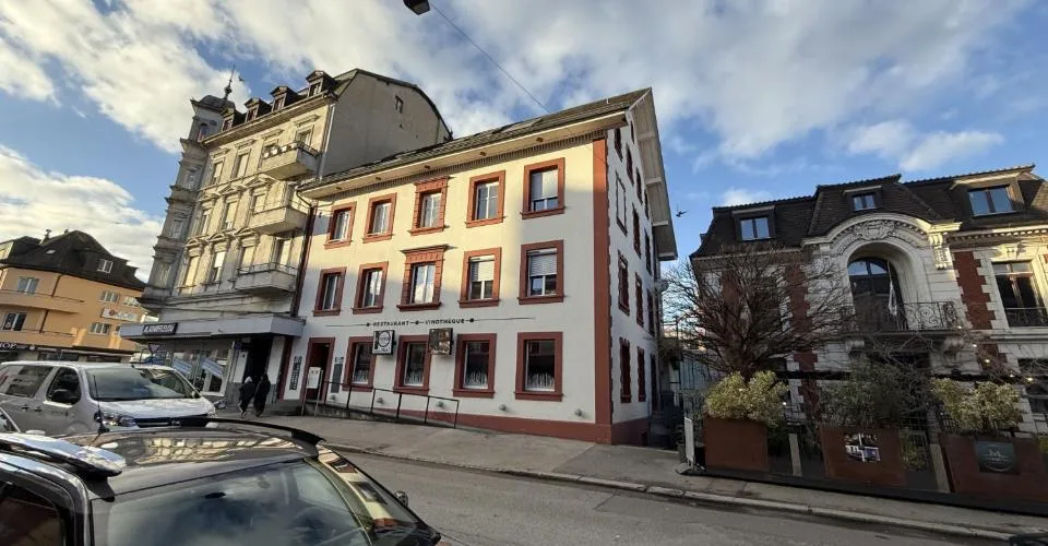 Immeuble mixte de rendement avec restaurant et 6 appartements