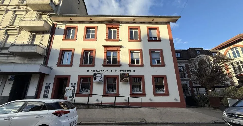 Immeuble mixte de rendement avec restaurant et 6 appartements