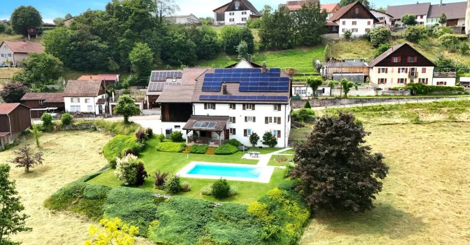Superbe ferme rénovée de 7 pièces à Courtedoux