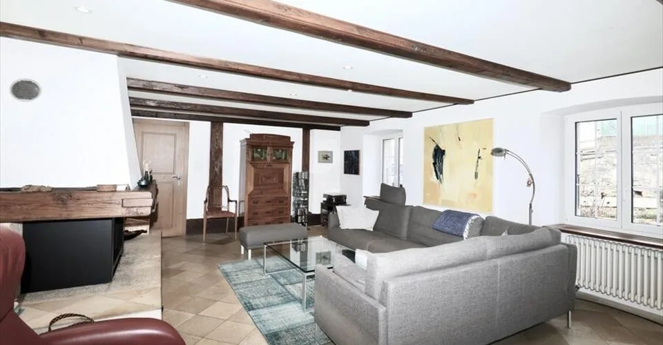 Superbe ferme rénovée de 7 pièces à Courtedoux