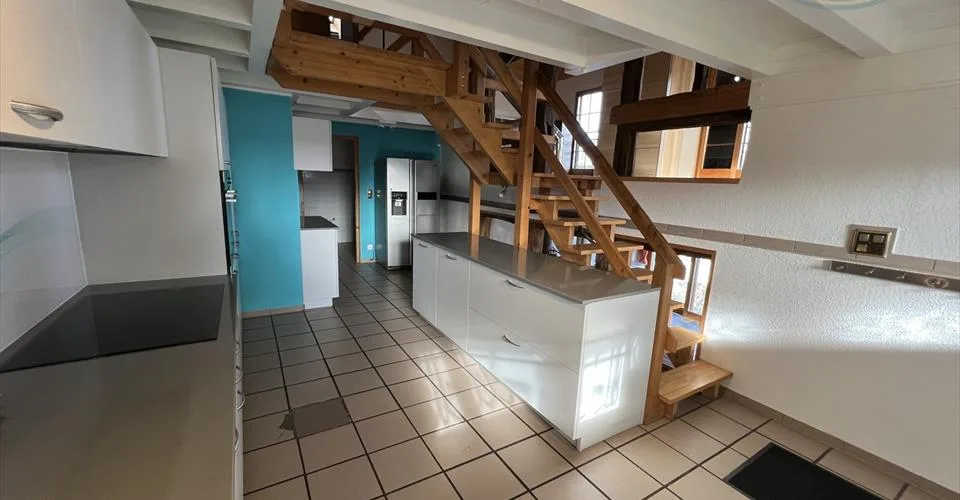 Spacieuse propriété modulable avec appartement indépendant et grange