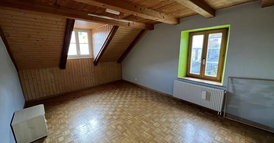 Spacieuse propriété modulable avec appartement indépendant et grange