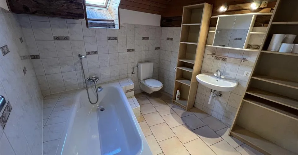 Spacieuse propriété modulable avec appartement indépendant et grange