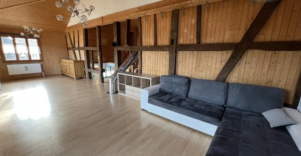 Spacieuse propriété modulable avec appartement indépendant et grange