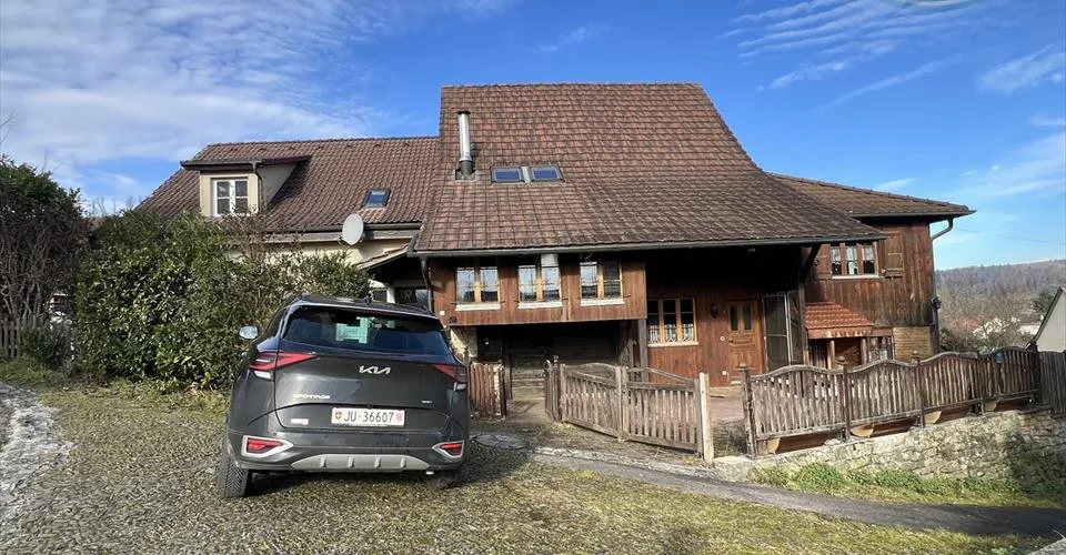 Spacieuse propriété modulable avec appartement indépendant et grange