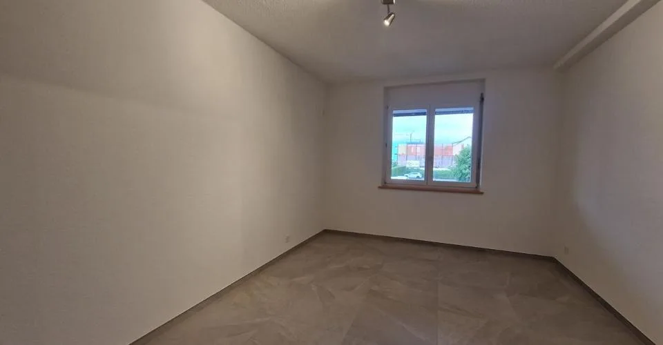 Appartement entièrement rénové de 3.5 pièces à Alle