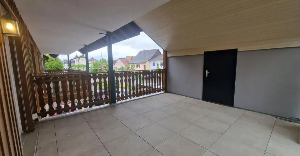 Appartement entièrement rénové de 3.5 pièces à Alle