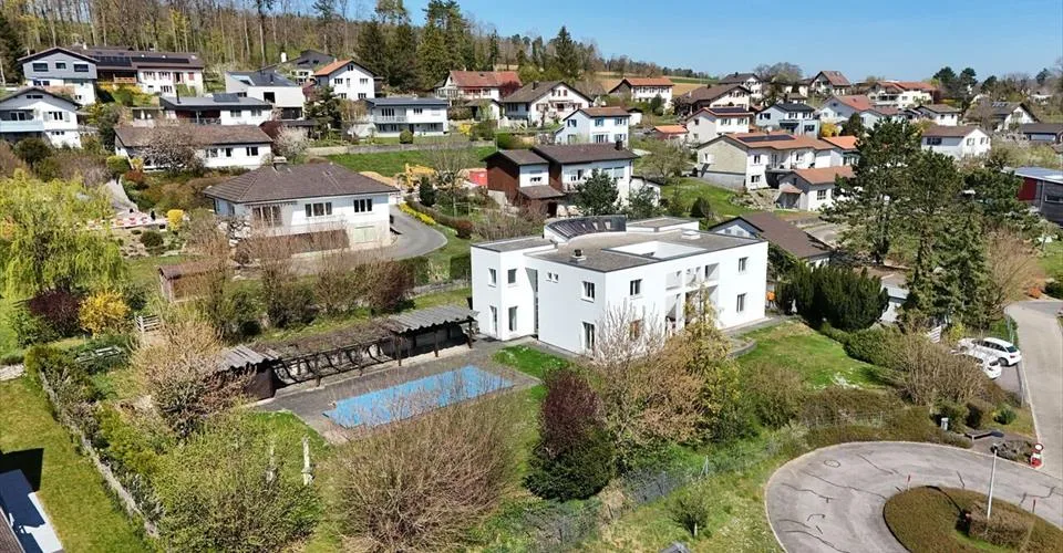 Située à Porrentruy villa d'architecte de 9 pièces
