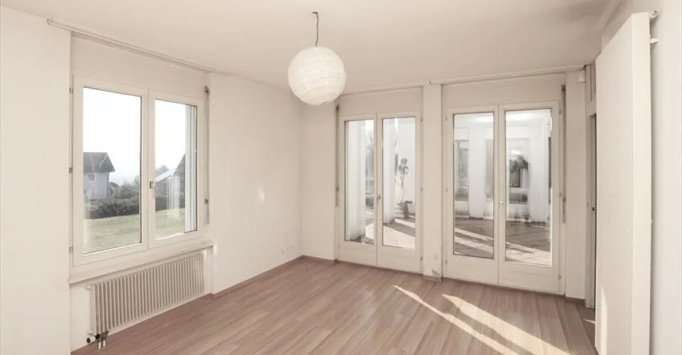 Située à Porrentruy villa d'architecte de 9 pièces