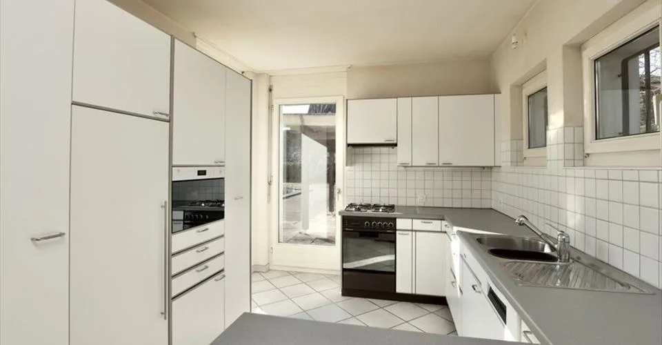 Située à Porrentruy villa d'architecte de 9 pièces