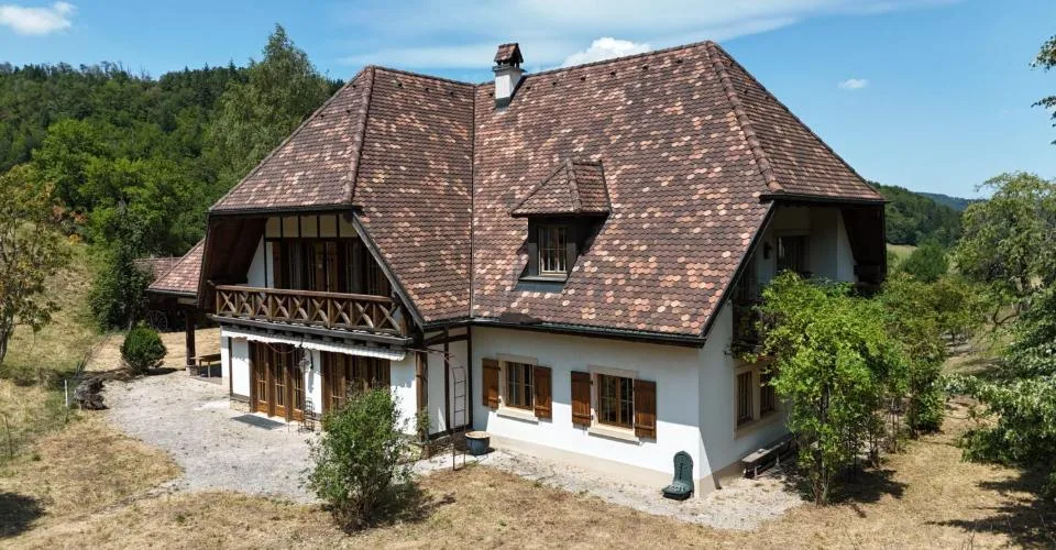 À vendre à Asuel maison de maître de 9.5 pièces terrain de 2'747 m²