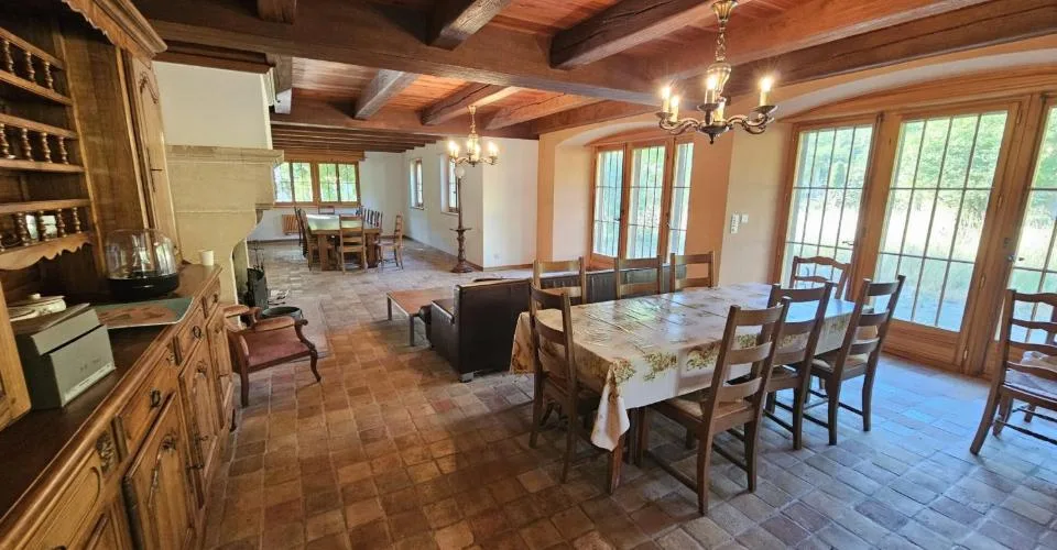 À vendre à Asuel maison de maître de 9.5 pièces terrain de 2'747 m²