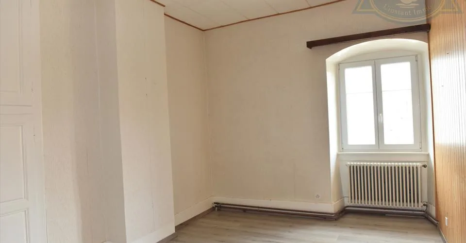 Immeuble de rendement avec grand potentiel d'agrandissement