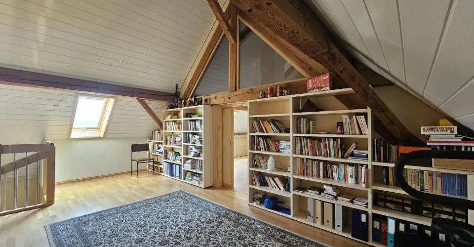 À vendre à Glovelier maison de 3 appartements et grand terrain
