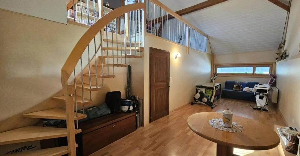 À vendre à Glovelier maison de 3 appartements et grand terrain