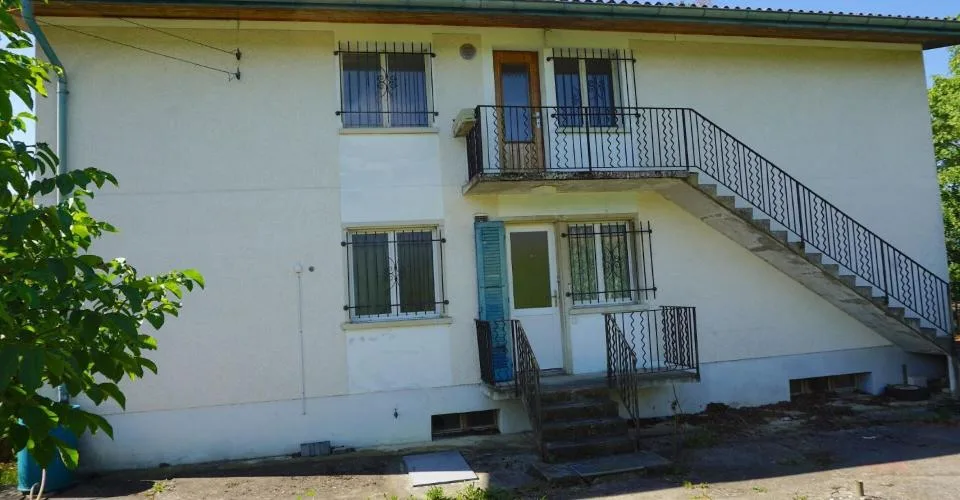 ARI-242 Maison de 2 appartements sur une parcelle de 1'485 m2