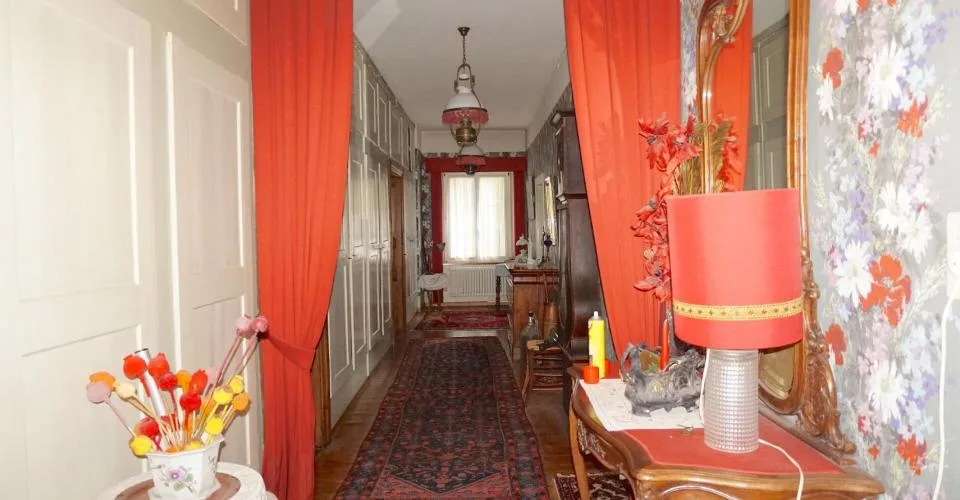 ARI-248 Immeuble d'habitation, ancien restaurant en rez-de-chaussée, 2 appartements dans les étages et grandes combles – Foto 7 von 11