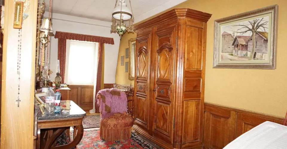 ARI-248 Immeuble d'habitation, ancien restaurant en rez-de-chaussée, 2 appartements dans les étages et grandes combles – Foto 8 von 11