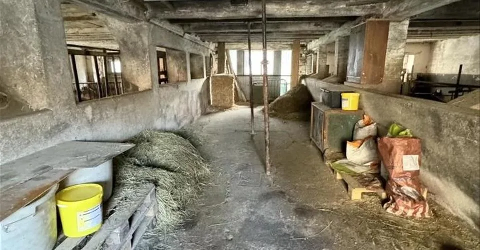 Grosse baisse de prix! Ancien corps de ferme offrant un fort potentiel