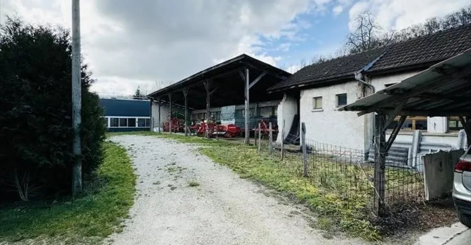 Grosse baisse de prix! Ancien corps de ferme offrant un fort potentiel