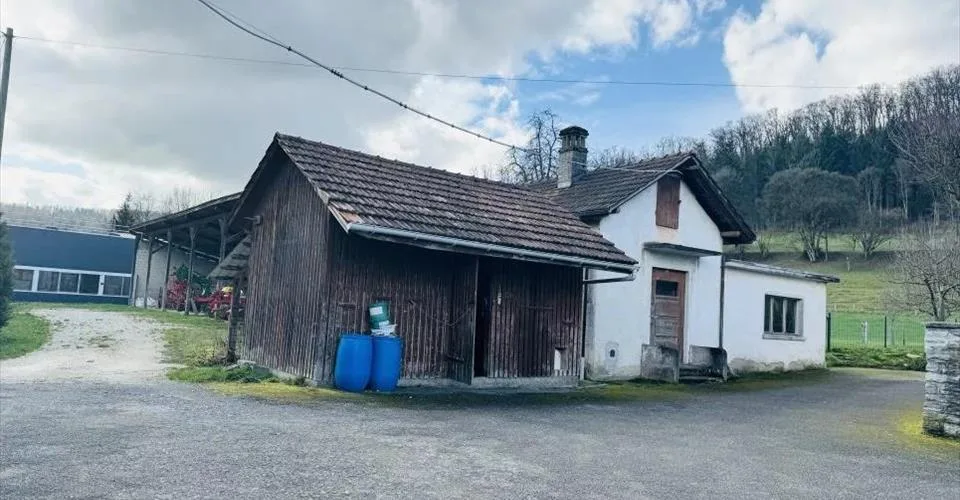 Grosse baisse de prix! Ancien corps de ferme offrant un fort potentiel