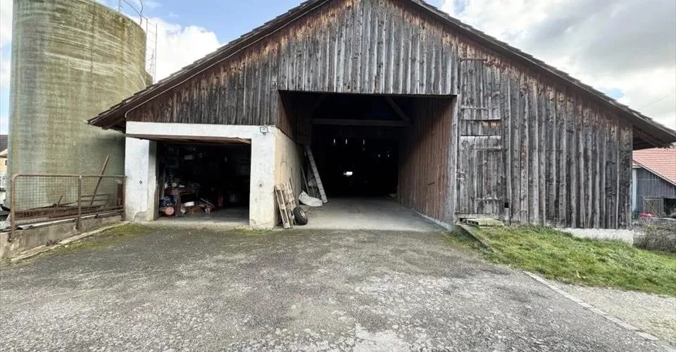 Grosse baisse de prix! Ancien corps de ferme offrant un fort potentiel