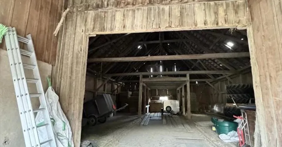 Grosse baisse de prix! Ancien corps de ferme offrant un fort potentiel