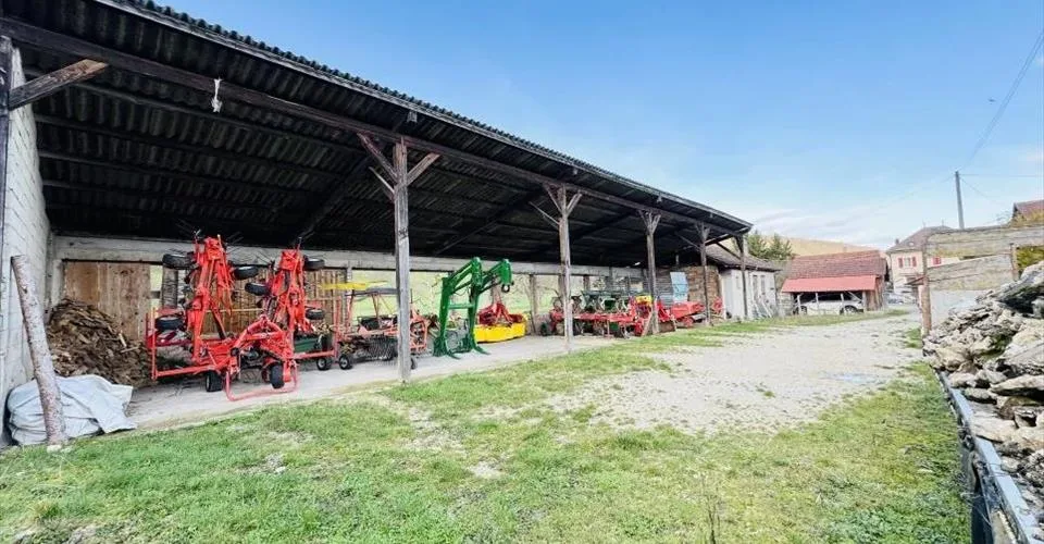 Grosse baisse de prix! Ancien corps de ferme offrant un fort potentiel