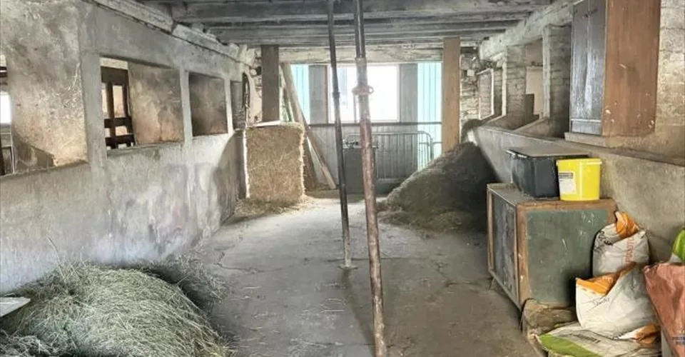 Grosse baisse de prix! Ancien corps de ferme offrant un fort potentiel