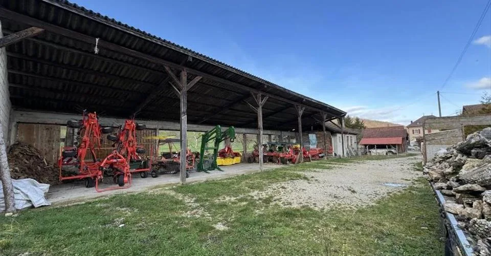 Grosse baisse de prix! Ancien corps de ferme offrant un fort potentiel