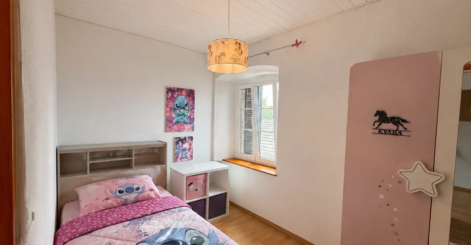 Charmante maison mitoyenne de 4,4 pièces avec jardin, cave voûtée et garage à Grandfontaine