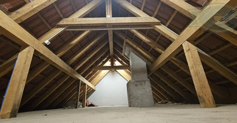 Maison avec grange et jardin, à la sortie du village d'Alle