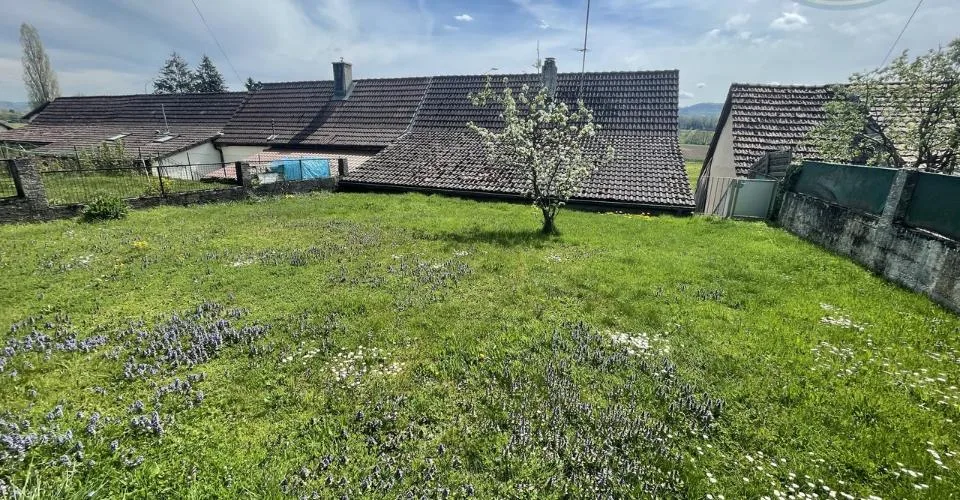 Maison avec grange et jardin, à la sortie du village d'Alle