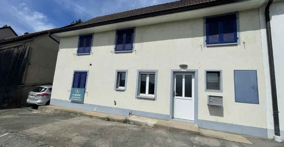Maison avec grange et jardin, à la sortie du village d'Alle
