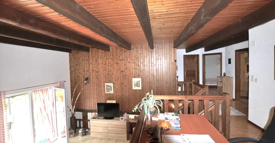 Jolie propriété, composée de deux logements, située à Courtemaîche