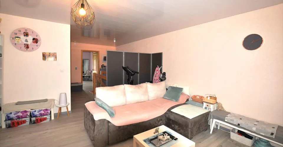 Jolie propriété, composée de deux logements, située à Courtemaîche