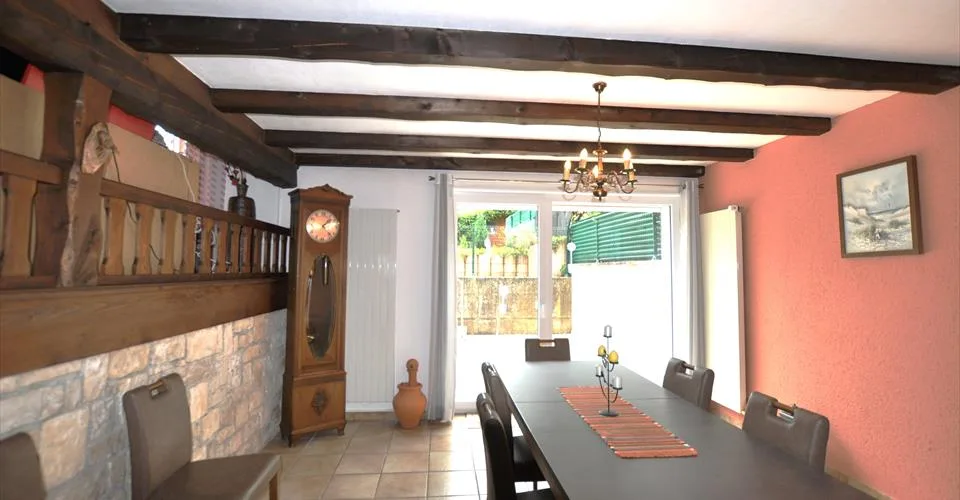 Jolie propriété, composée de deux logements, située à Courtemaîche